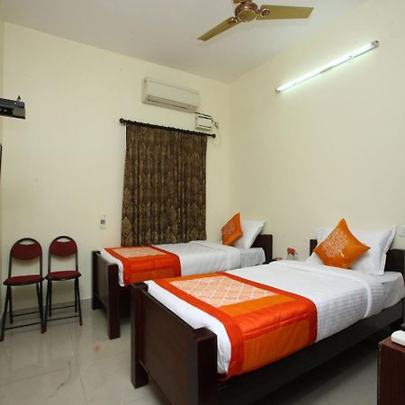 Oyo 10465 Koyambedu Chennai Hotel Luaran gambar