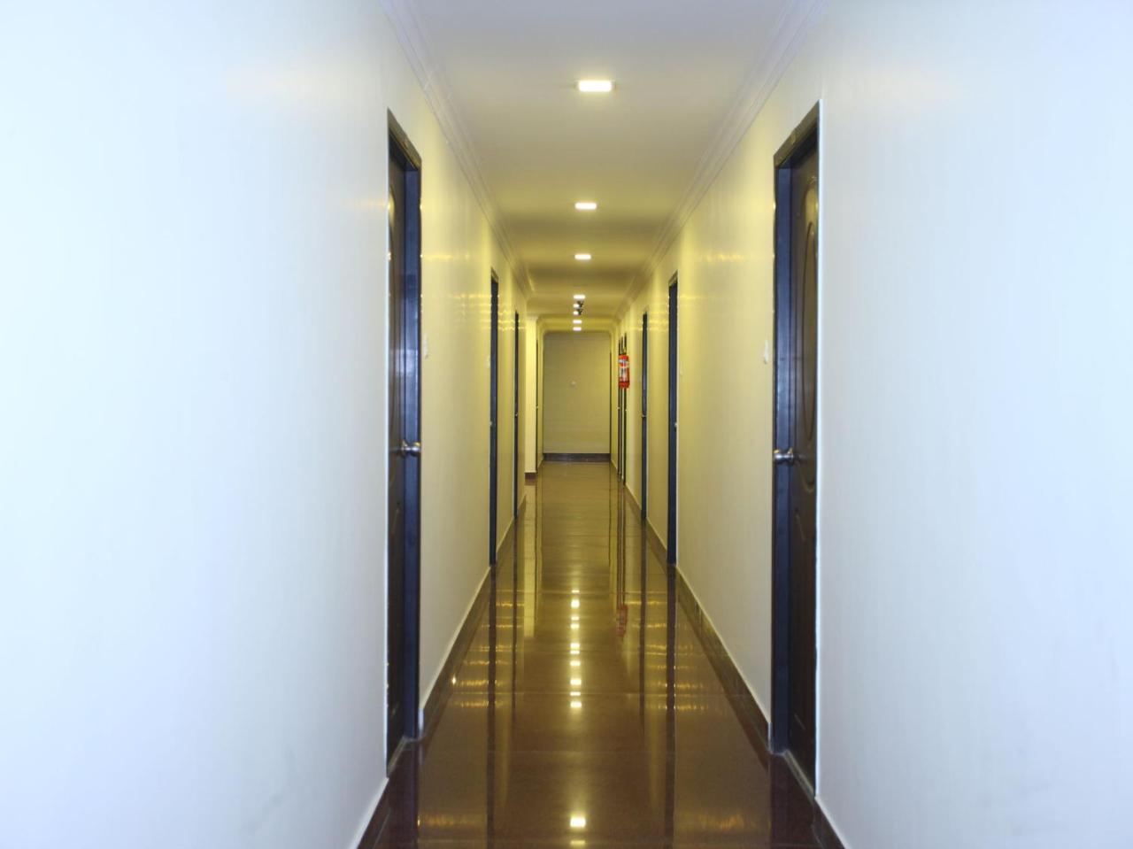 Oyo 10465 Koyambedu Chennai Hotel Luaran gambar