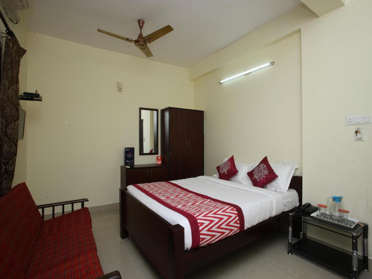 Oyo 10465 Koyambedu Chennai Hotel Luaran gambar